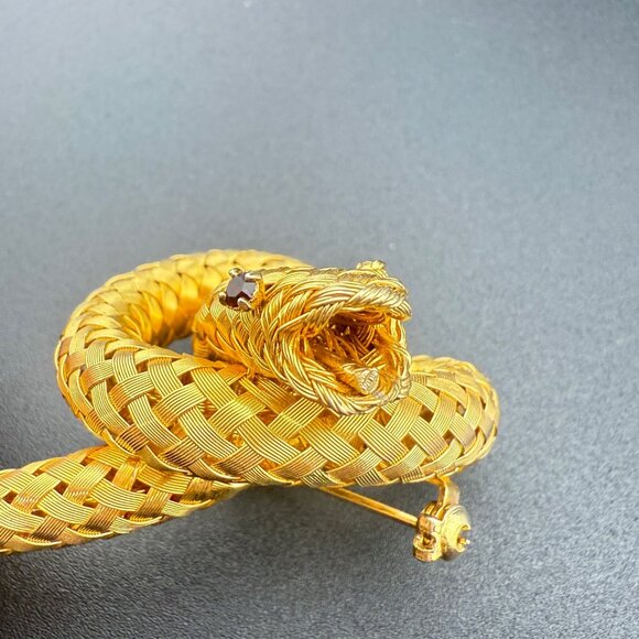 Vintage Gold Tone Snake Brooch With Red Rhinestone Eyes Woven Textured Design St - Picture 3 of 8
